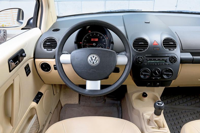 Jak to w VW – oryginalnie, ale 
w granicach zdrowego rozsądku. Zegary zgrupowano pod jednym dachem!