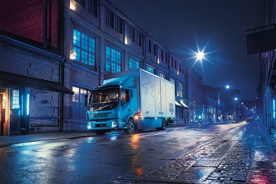 W Goeteborgu jeżdżą już pierwsze egzemplarze zasilanego ogromną baterią 16-tonowego Volvo FL Electric