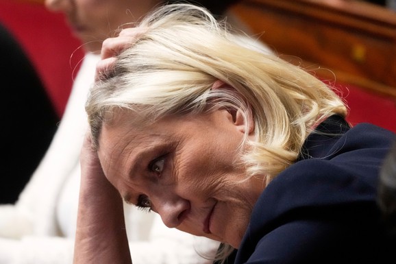 PULEN ĆE IZVESTI PUČ PROTIV MENTORKE?! Najveća noćna mora EU planira pohod do vrha, ali najbliži saradnik može da joj PODMETNE NOGU: Može li Marin Le Pen do Jelisejske palate?