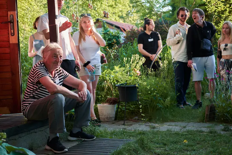 Wystawa prac studentów School of Form &quot;Ogród Zmysłów&quot; na działce nr 4