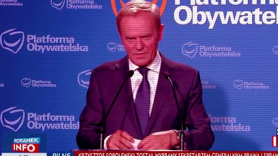 Donald Tusk z rogami na antenie TVP Info