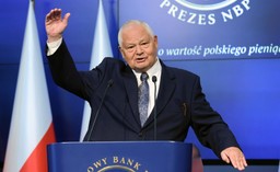 Glapiński: Gdyby rząd nie planował zniesienia dopłat do energii i żywności, banki utrzymałyby obniżki stóp procentowych