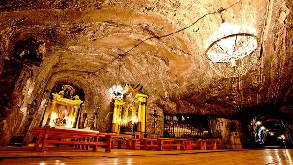 Dużym zainteresowaniem cieszą się podziemne zabawy sylwestrowe w kopalniach soli dawnych Żup Krakowskich w Bochni i Wieliczce. W tym roku w obu kopalniach Nowy Rok powita blisko pół tysiąca osób.