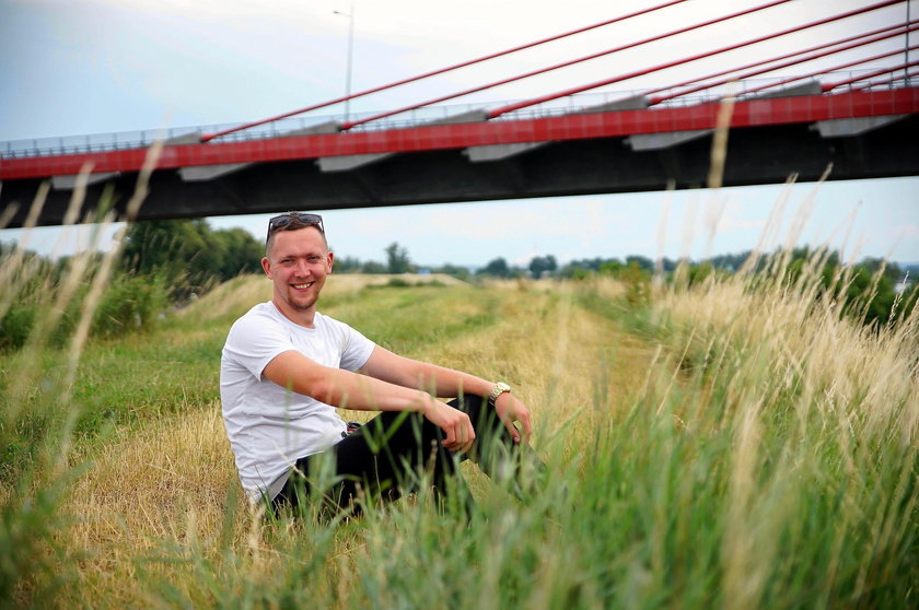 Pokochał burzę, gdy zabrała mu dom!