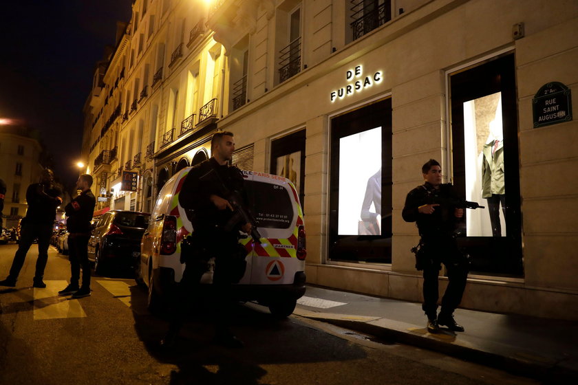 Atak nożownika w Paryżu. Dwie osoby zginęły