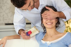 Przypadek i kicz są najgorsze. Badanie pokazało, jakie prezenty Polki chcą dostawać na Dzień Kobiet