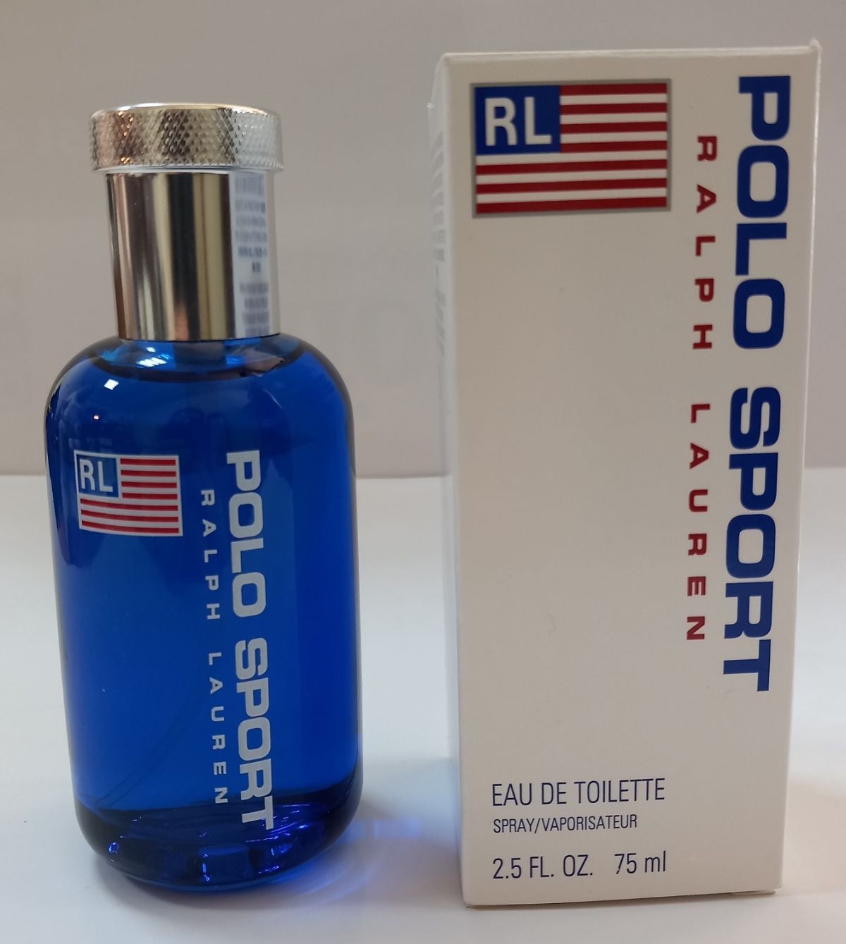 Na snímke toaletná voda Ralph Lauren, ktorá obsahuje zakázanú látku Butylphenyl Methylpropional, čo je v rozpore s európskymi nariadením o kozmetických výrobkoch.