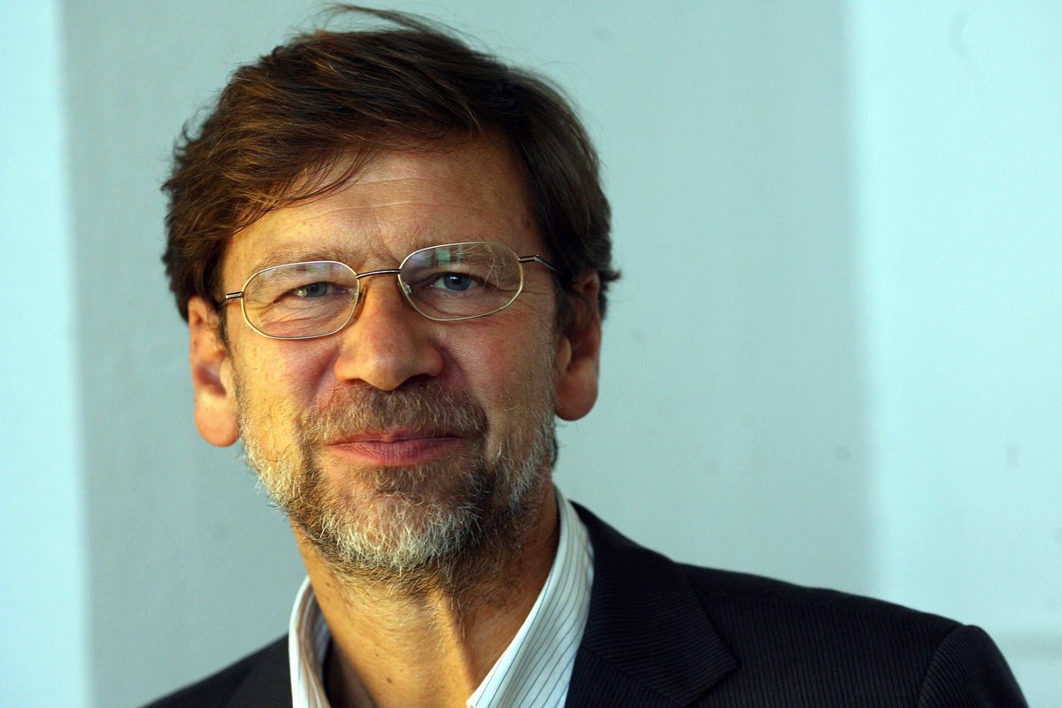 Jacek Santorski psycholog biznesu, współwłaściciel firmy Values. Piąty rok prowadzi Akademię Psychologii Przywództwa (przy Szkole Biznesu Politechniki Warszawskiej), w której top menedżerowie uczą się nowoczesnego przywództwa