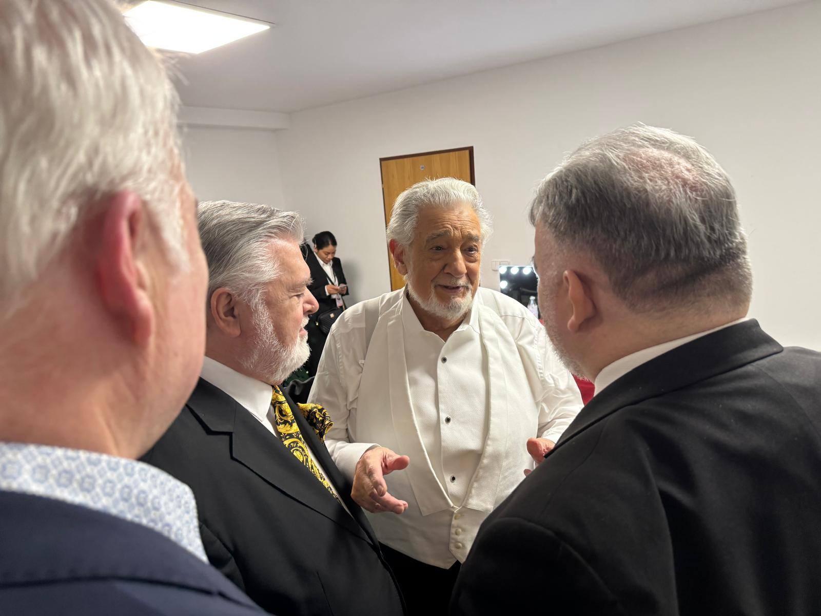 Svetoznámy tenorista Plácido Domingo v Bratislave s Petrom Dvorským. 