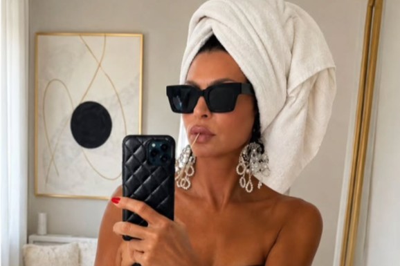 Lidija Vukićević pozira u DONJEM VEŠU u hotelskoj sobi: Na glavi peškir, a u ustima čačkalica: Sliku nema ko ne komentariše (FOTO)