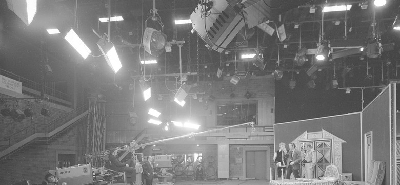 "Za chwilę dalszy ciąg programu..." QUIZ o telewizji czasów PRL. Pamiętasz co się wtedy oglądało?