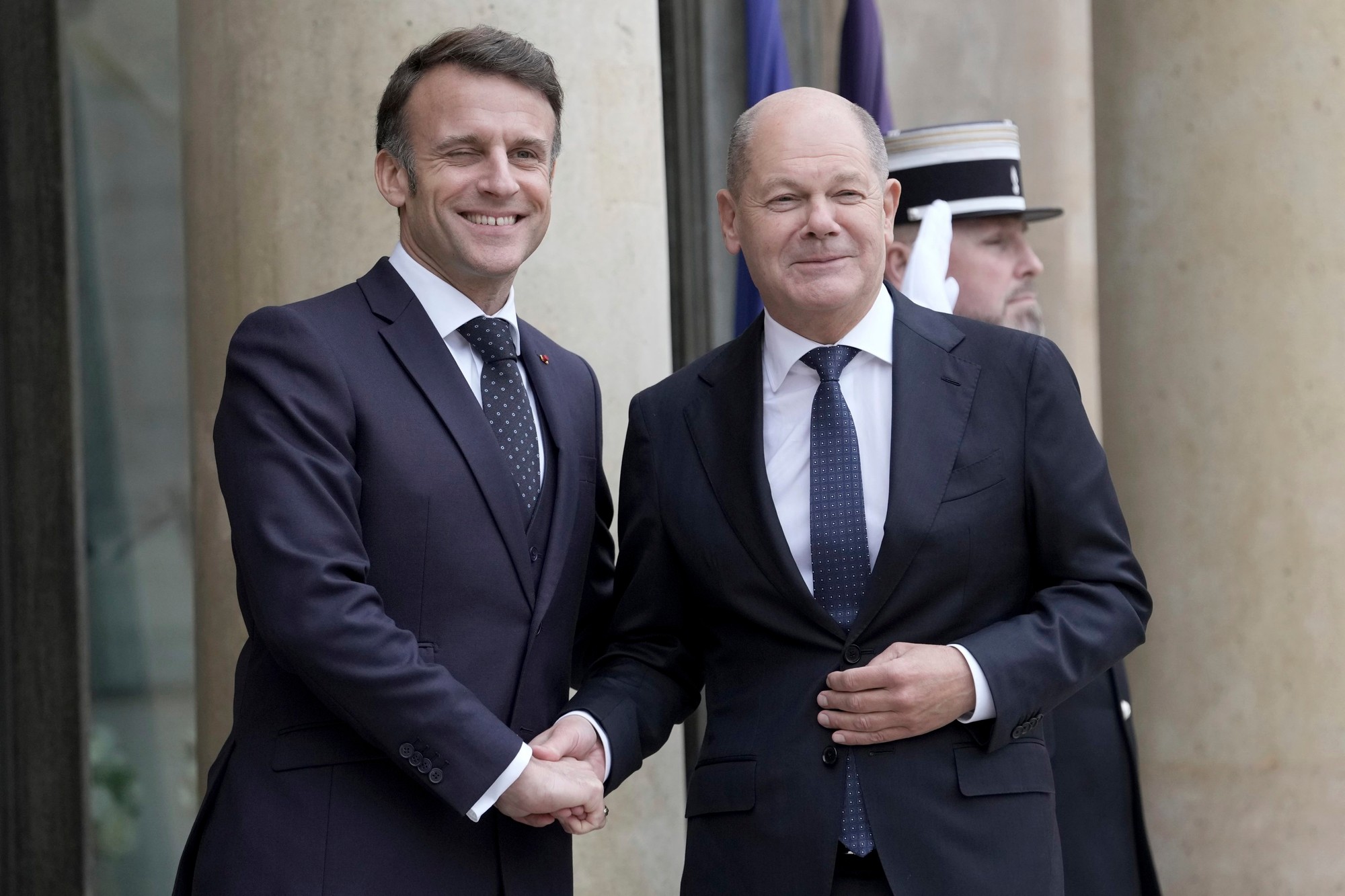 Francúzsky prezident Emmanuel Macron a nemecký kancelár Olaf Scholz.