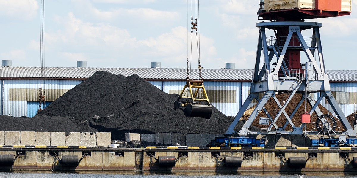Brak dostaw węgla zza wschodniej granicy powoduje na rynku lukę, którą trzeba zapełnić przed sezonem grzewczym.