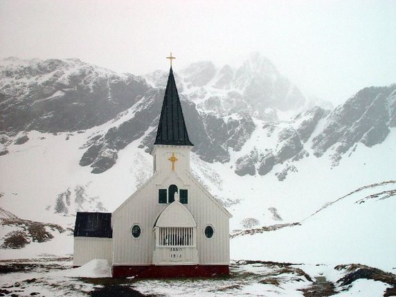 Kościół luterański w Grytviken raczej nie jest odwiedzany przez tłumy wiernych