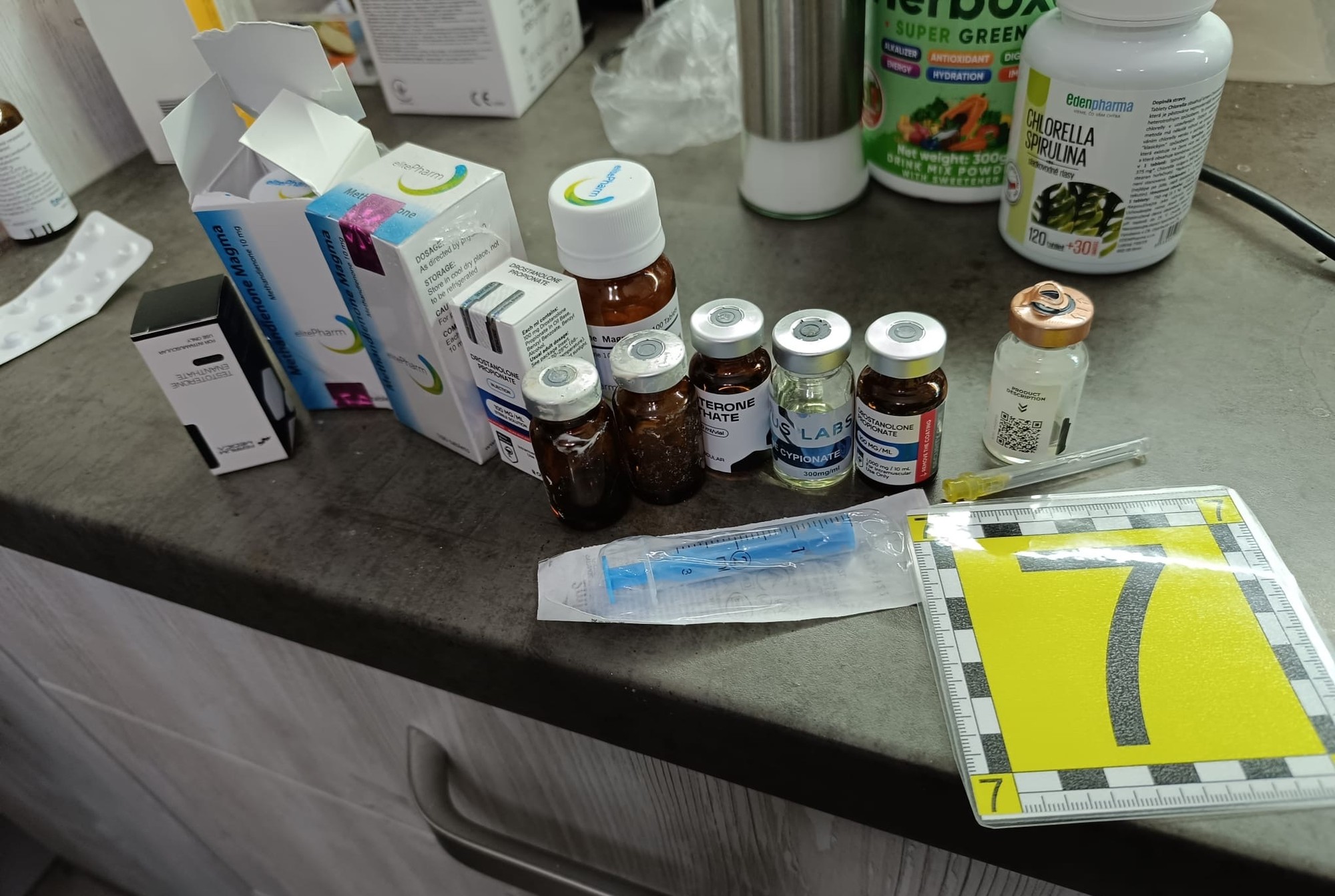 Kukláči v akcii Hlavička čistia Slovensko.