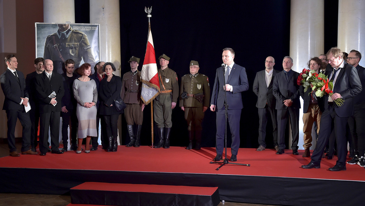 "Historia Roja" - premiera