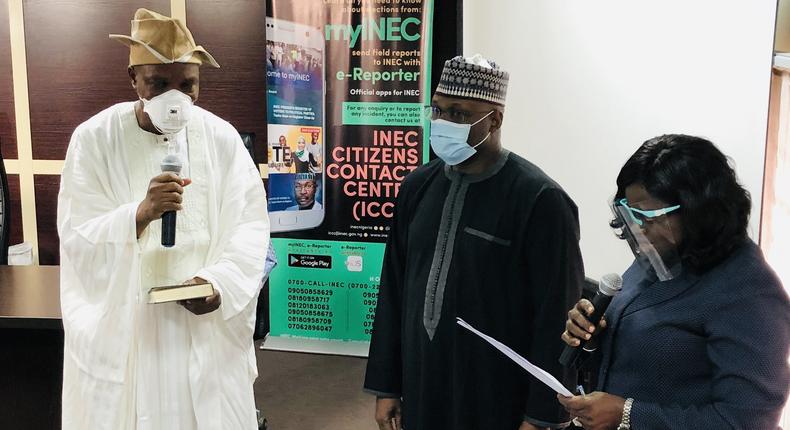 INEC swears-in Dr. Tella Rahmon as a Resident Electoral Commissioner for Ekiti state. [Twitter/@inecnigeria]