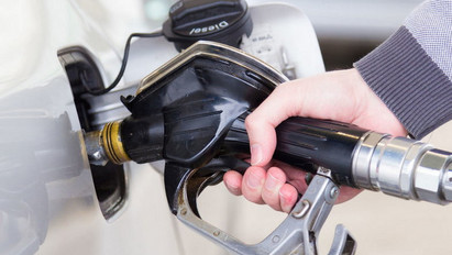 Jó hír az autósoknak: csökkent a gázolaj ára
