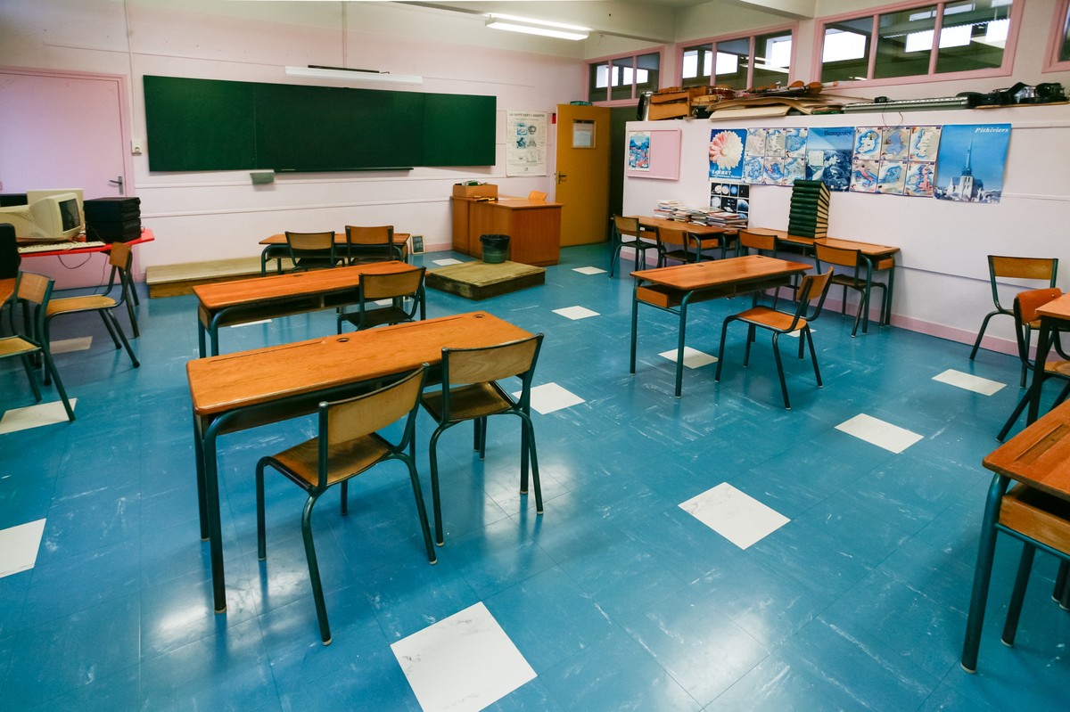 Orleans,,France,-,October,02,,2007:,Old,Classroom,,Decoration,From