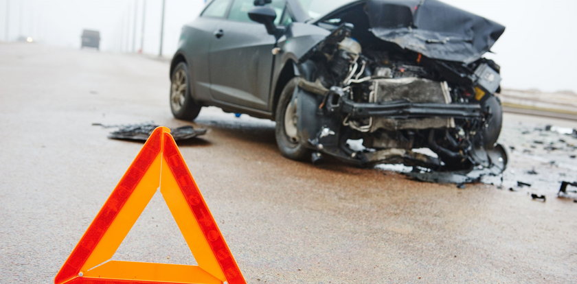 Amerykański żołnierz narozrabiał? Jego auto wpadło ludziom do ogródka