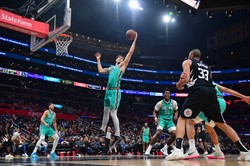 Los Angeles Clippers "zlali" San Antonio Spurs. Sochan nie grał [WIDEO]