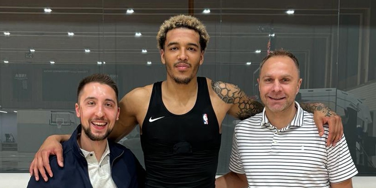 Rafał Juć (skaut Denver Nuggets, Jeremy Sochan i Łukasz Koszarek, dyrektor reprezentacji Polski.