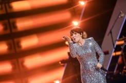 Rewia mody na festiwalu w Opolu. Okupnik w cekinach, Kayah spowita drapowaniami [FOTO]