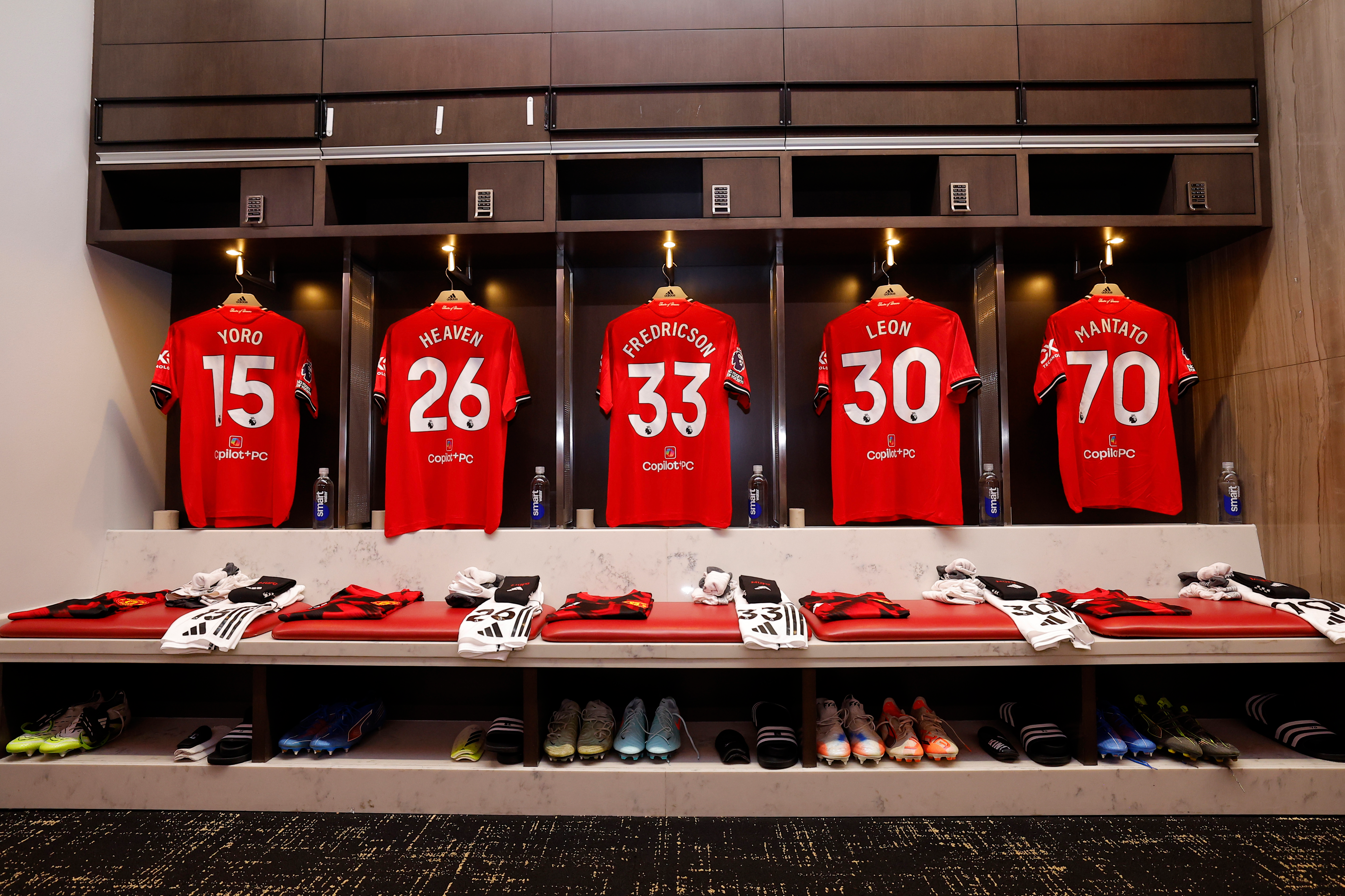 De Ligt and Cunha defend Amorim - slam teammate errors