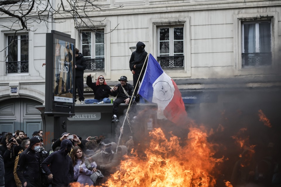 Paryż w ogniu. Starcia z policją