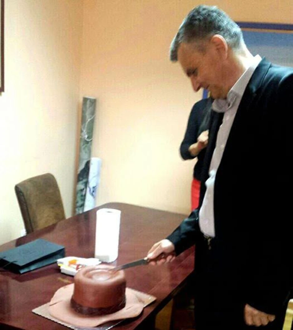 Torta u obliku kaubojskog šešira poklon kolega