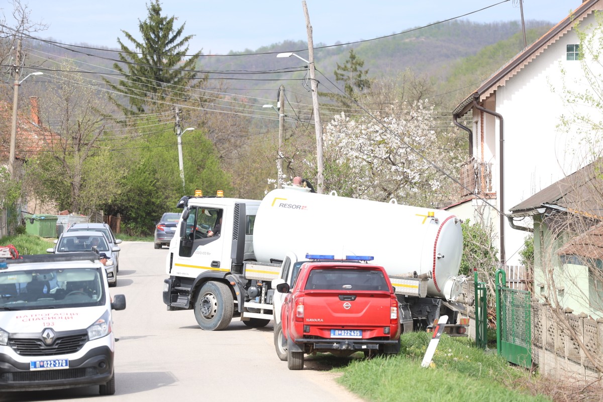Policija u dvorištu ubice