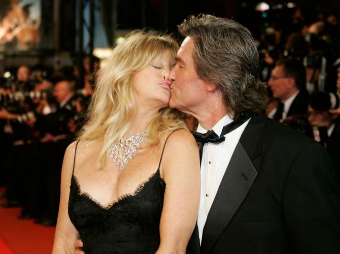 Russel sprawdził się jako partner i ojczym dla dwojga dzieci Goldie. Nadal nie skąpią sobie czułych gestów. A są razem już 27 lat.