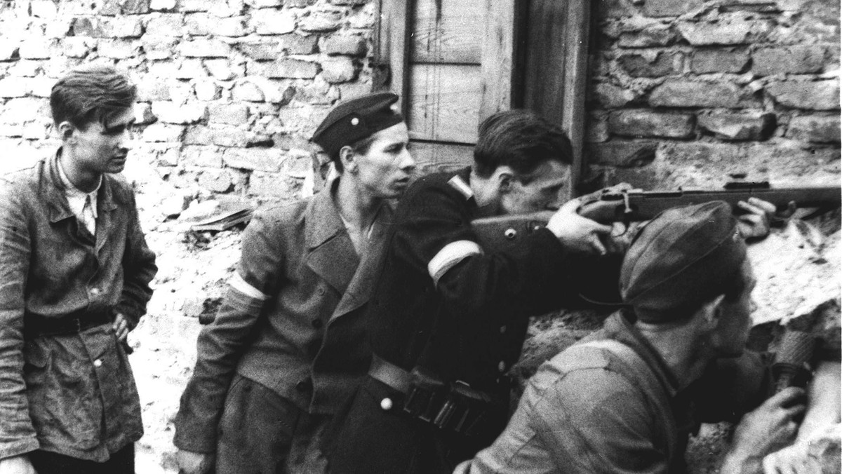 "Tygodnik Powszechny": Co by się stało, gdyby w 1944 roku Powstanie Warszawskie skończyło się zwycięstwem i stolica znalazła się pod władzą rządu Rzeczypospolitej?