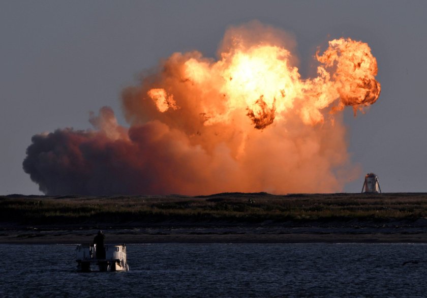 Eksplozja rakiety SpaceX podczas testu w Teksasie. WIDEO