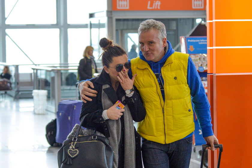 Beata Tadla Jarosław Kret przywitanie na lotnisku