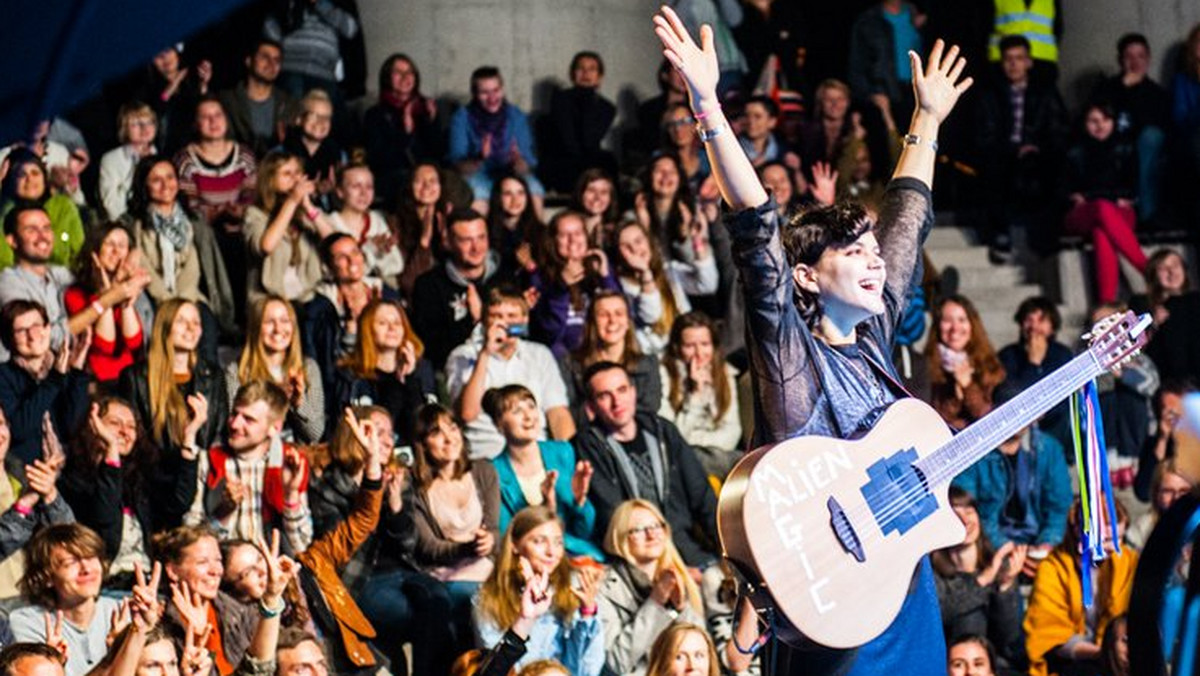 Halfway Festiwal 2015 odbędzie się w dniach 26-28 czerwca w Białymstoku. Jak na razie ogłoszono, że podczas imprezy wystąpią William Fitzsimmons, Maggie Björklund, Moddi, Vök i Sharon Van Etten. Bilety na czwartą edycję "festiwalu bez barier" jeszcze nie weszły do sprzedaży.