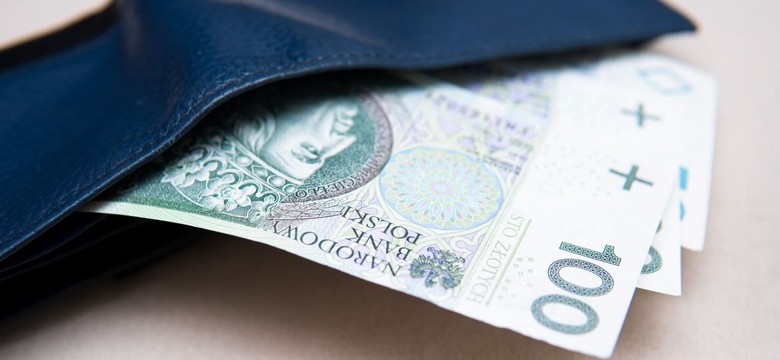 Nowe progi dochodowe w zasiłku stałym i zasiłku okresowym. Ile wynosi zasiłek stały i zasiłek okresowy w 2025 roku? Kiedy są wypłacane?