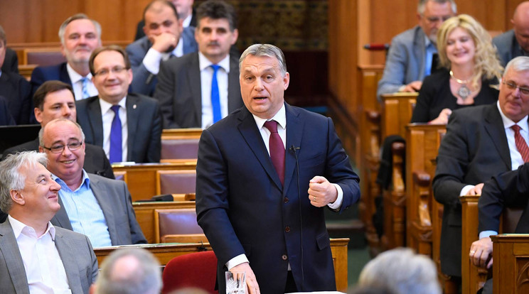 Orbán ma, a parlamentben jelentette be / Fotó: MTI