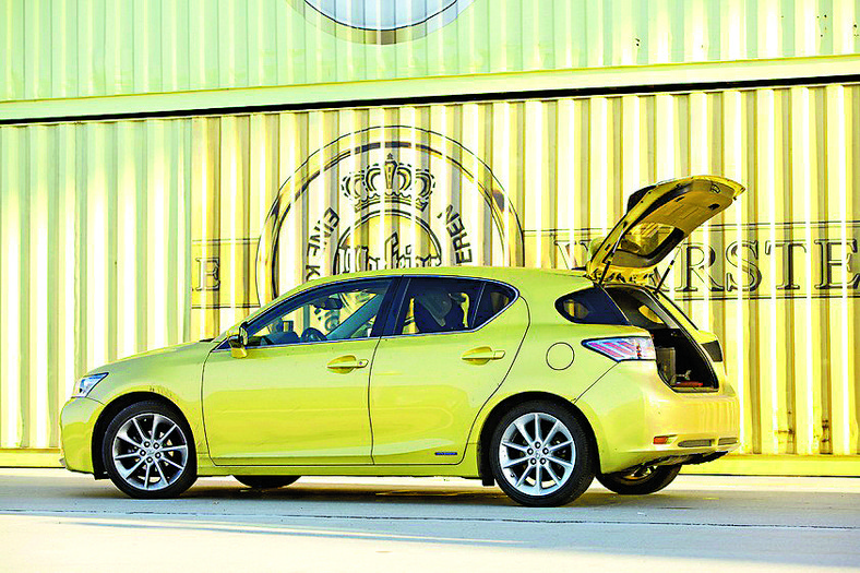 Lexus CT 200h w teście 100 tys. km!