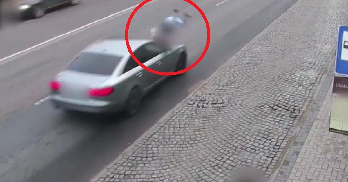 Pijana kobieta wbiegła pod jadący samochód. Policja