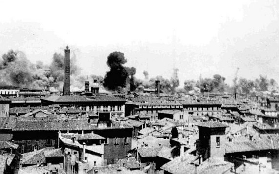 Nalot na miasto w 1943 roku. Fot. www.bolognachecambia.it, Public domain, via Wikimedia Commons