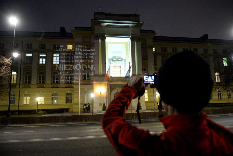 Protest przed KPRM zorganizowany przez Partię Razem