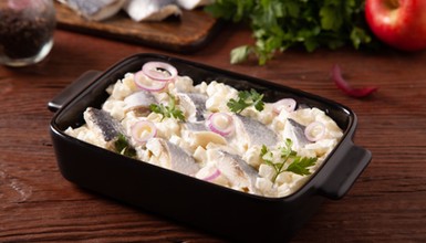 Śledzie biskupie. Tak ten przysmak robi znakomity Remigiusz Rączka. Na Wielki Post idealne