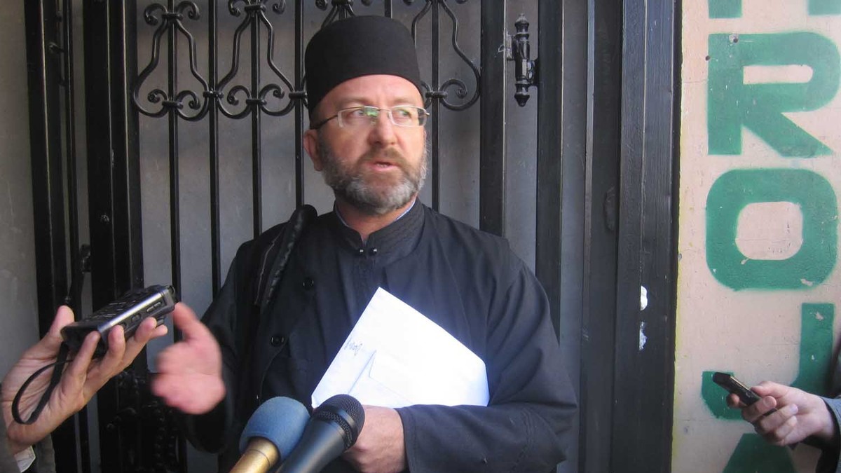 538333_svestenik-foto-poslao-milan-laketic