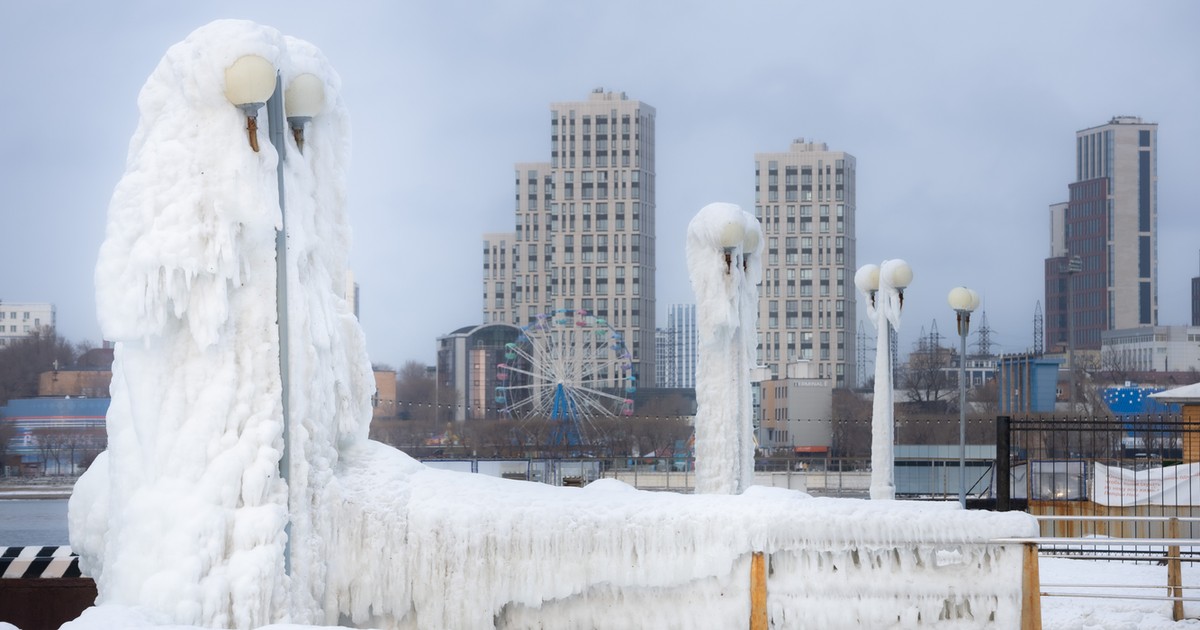 "Ubrania suszymy żelazkiem, dzieci śpią w kurtkach i czapach". Rosjanie marzną, bo fachowcy poszli na front