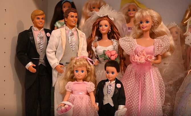 Svadba Alana i Midž na kojoj su Barbi i Ken kum i kuma