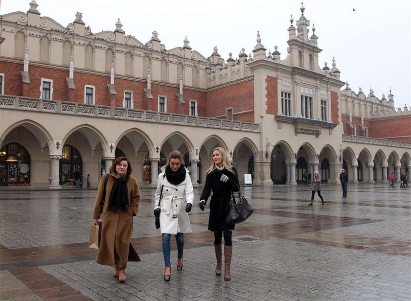 Joanna i Marta Krupa z mamą w Krakowie. FOTO