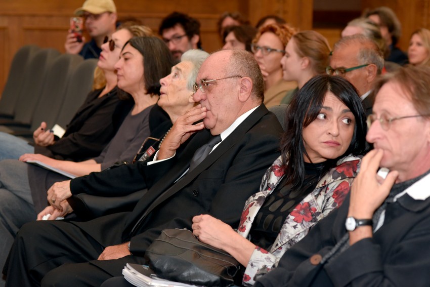 Feđa Stojanović (treći zdesna nalevo)