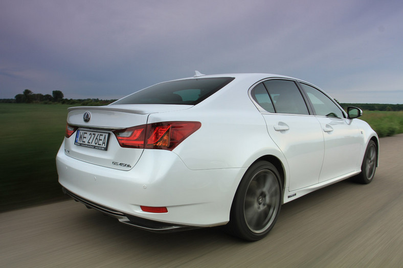 Lexus GS 450h: sportowy i multimedialny