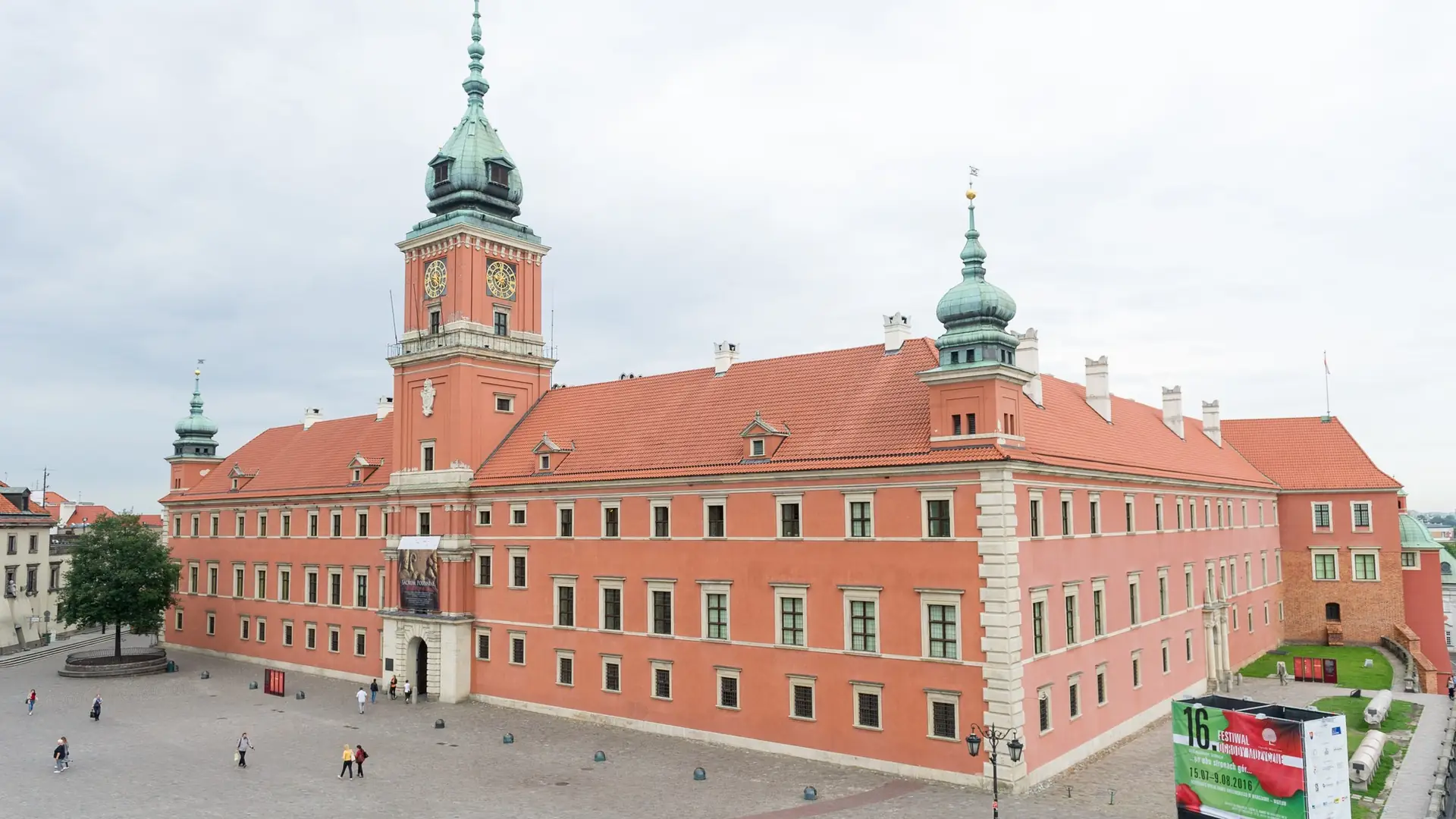 Chcieli pochwalić się remontem Zamku Królewskiego w Warszawie. Coś jednak nie wyszło...